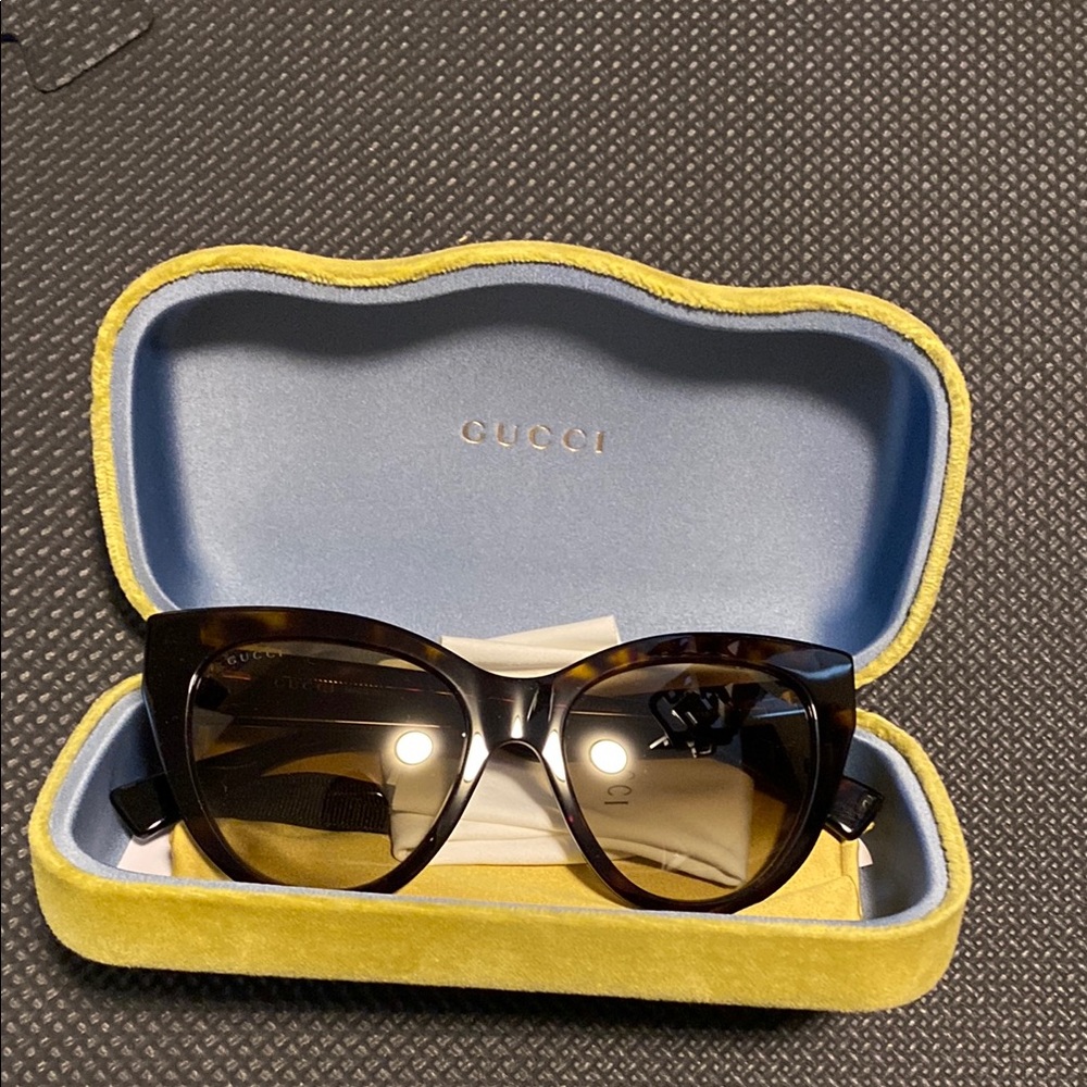 New Gucci cat eye Brown Gradient Sunglasses with Protective Case